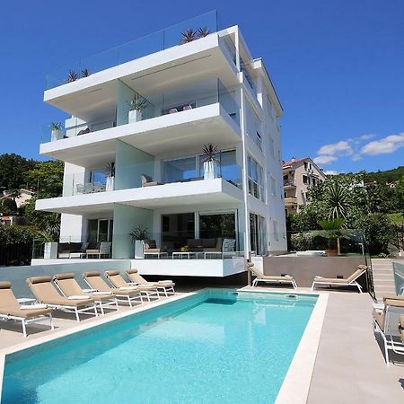Stylish Apartment 100 M From The Beach Opatija Exterior photo