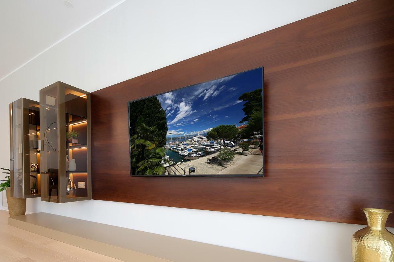 Stylish Apartment 100 M From The Beach Opatija Exterior photo