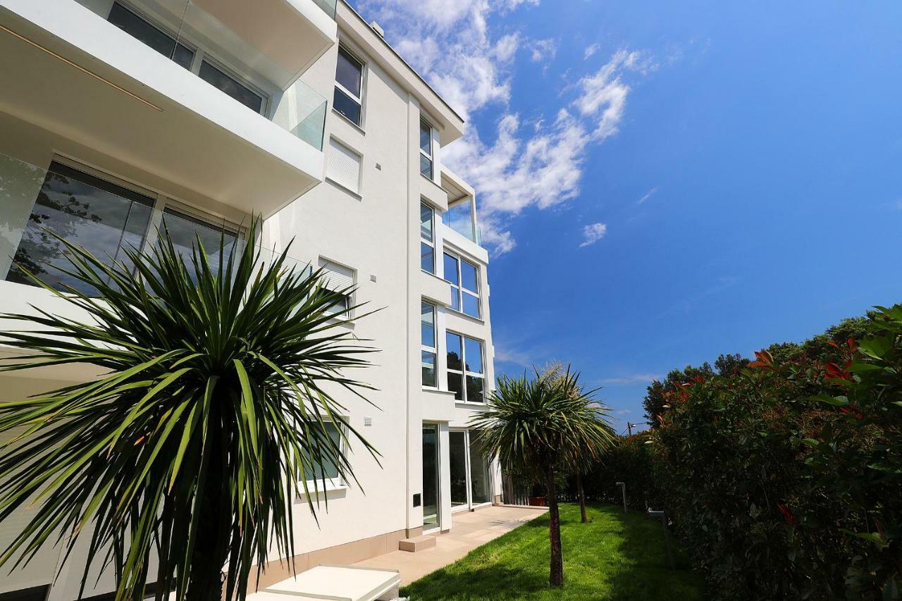 Stylish Apartment 100 M From The Beach Opatija Exterior photo