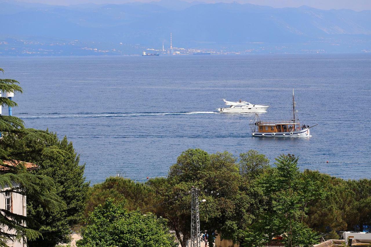Stylish Apartment 100 M From The Beach Opatija Exterior photo