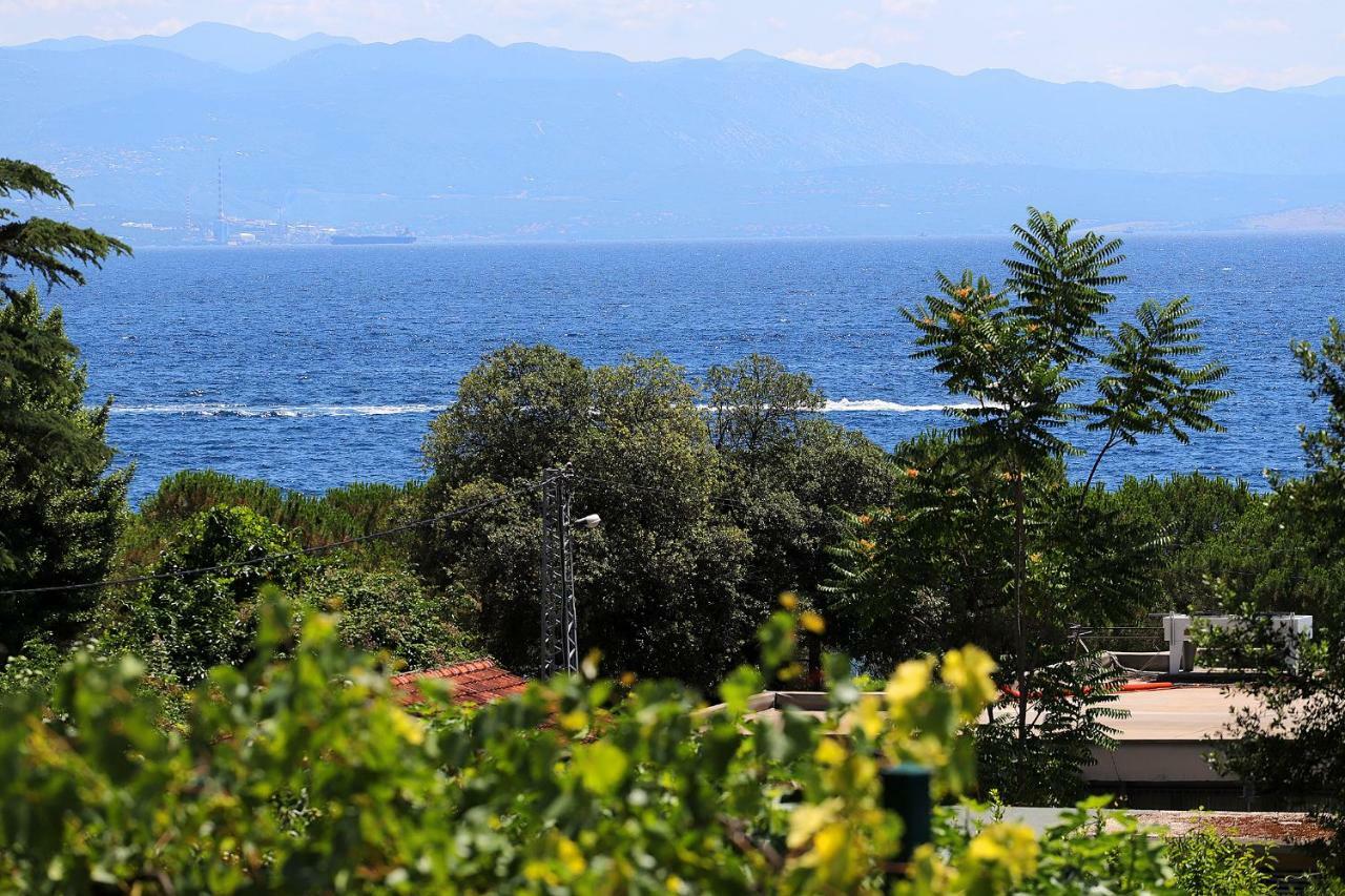 Stylish Apartment 100 M From The Beach Opatija Exterior photo