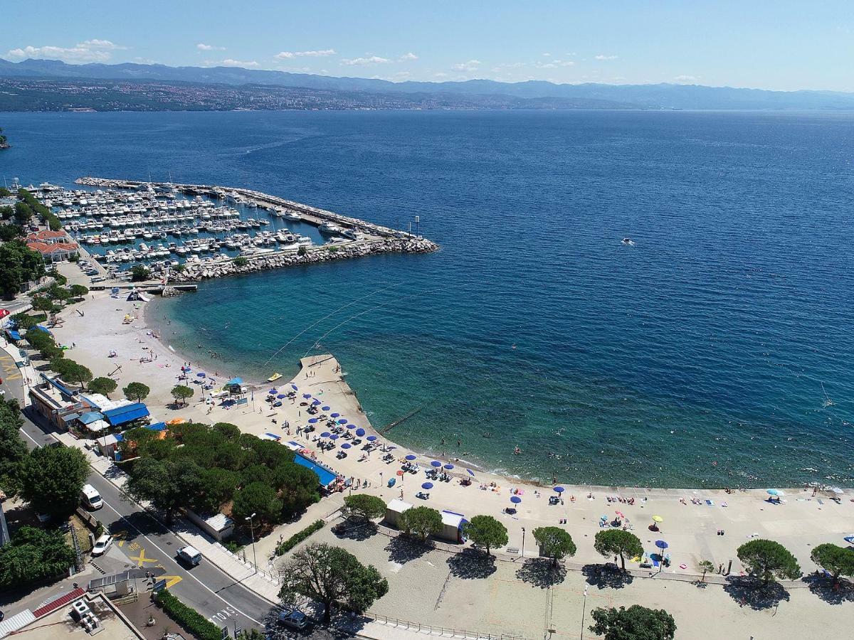 Stylish Apartment 100 M From The Beach Opatija Exterior photo